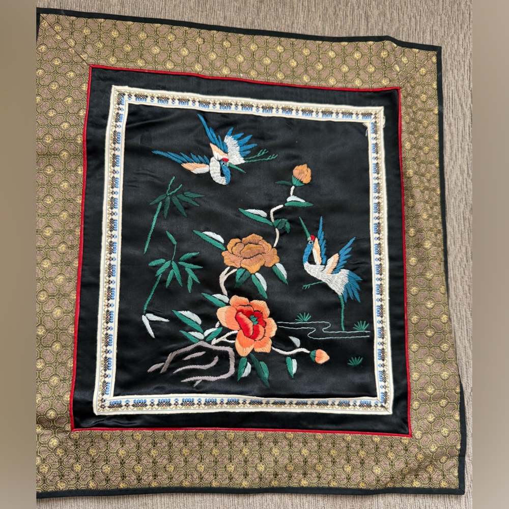 8- Chinese silk embroidered floral and birds panels ( all different stitching) - Picture 5 of 12